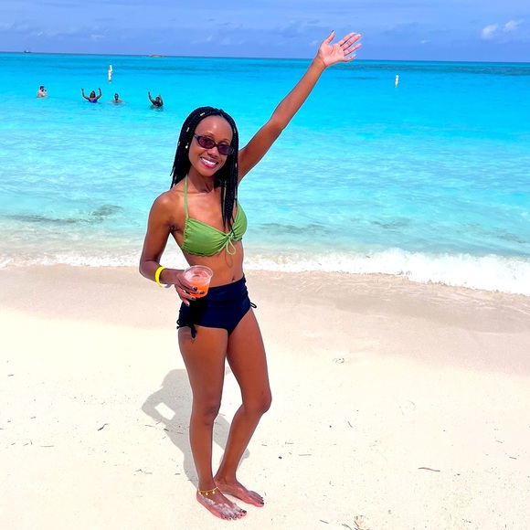 Meet your Posher, Marissa - Picture 1 of 1